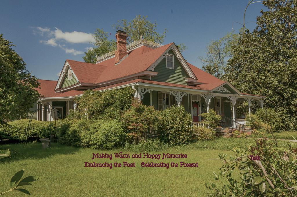 Holly House Of Hamilton Bed & Breakfast Exterior photo